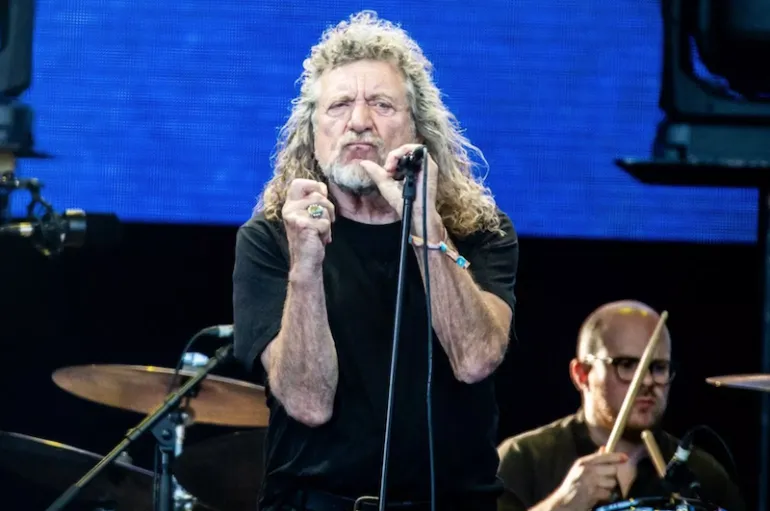 Μετά από 23 χρόνια ο Robert Plant τραγούδησε το  “Immigrant Song” στην Ισλανδία