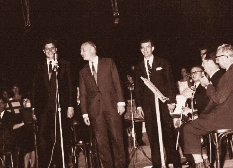 Άξιον Εστί στο θέατρο Ρεξ, Οκτώβριος του 1964