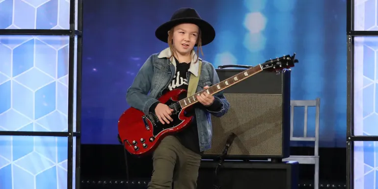 Πιτσιρικάς εντυπωσιάζει παίζοντας Guns N Roses στην DeGeneres