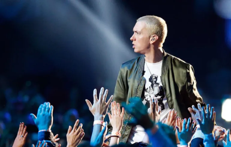 Ο δήμαρχος του Μάντσεστερ επικρίνει τον Eminem για τραγούδι του που αναφέρετε στην σφαγή στην αρένα της πόλης