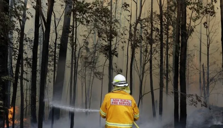 Φωτιές σαν της Αυστραλίας θα είναι συνηθισμένες σε έναν πιο θερμό κόσμο