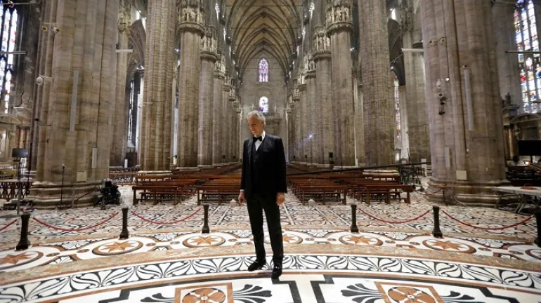 Andrea Bocelli: Ο εθνικός τραγουδιστής της καταρρακωμένης Ιταλίας