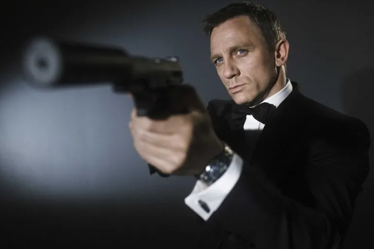 Ο Daniel Craig επιστρέφει τελικά ως James Bond...