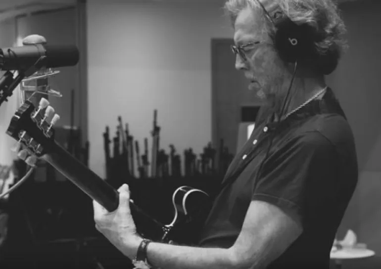 O Eric Clapton τραγουδά Robert Johnson: Stones In My Passway