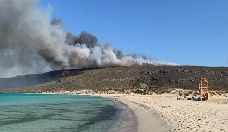 Κάηκε το 25% του νησιού της Ελαφονήσου