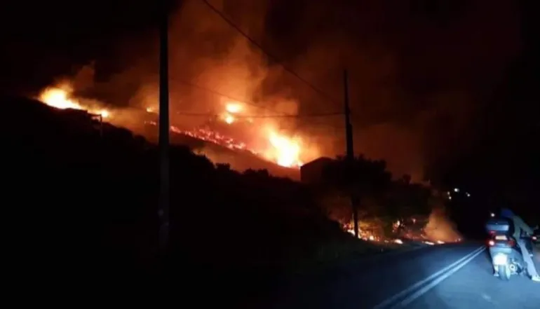 Φωτιά κοντά σε σπίτια στο Πόρτο Ράφτη, προληπτική εκκένωση κατοικιών