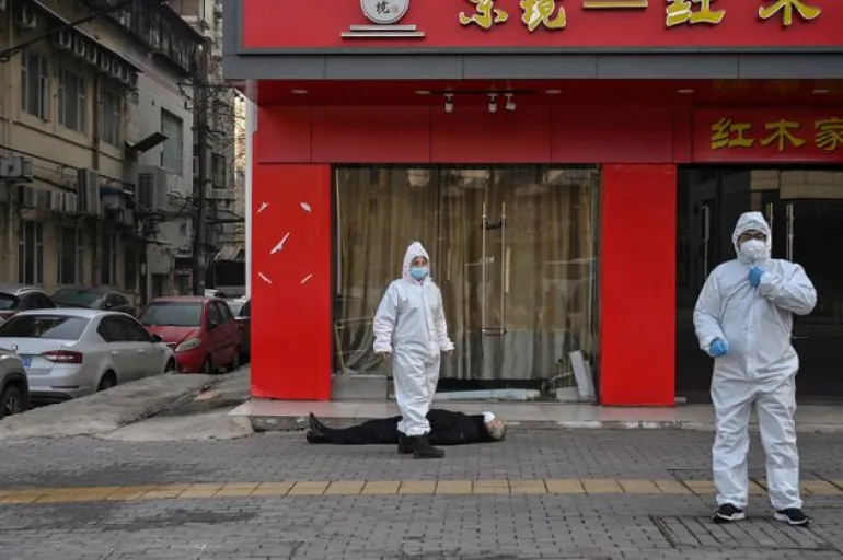 Κορονοϊός: Ο Φόβος του θανάτου σε μια φωτογραφία από την πόλη Ουχάν