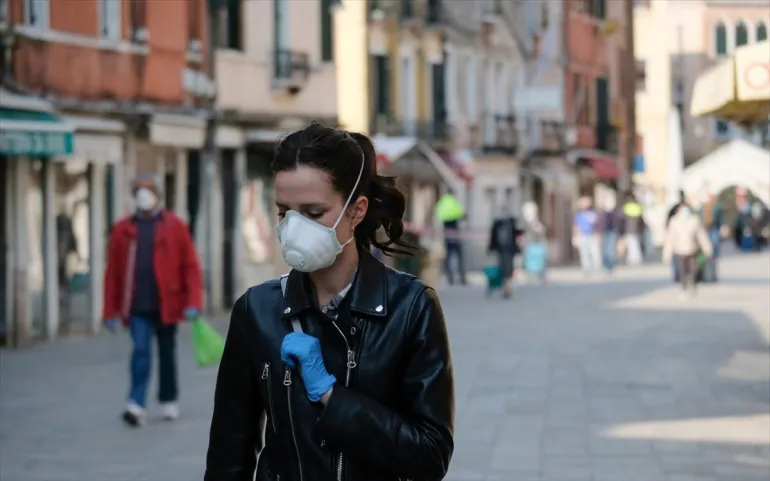 «Αν δεν φορέσουν μάσκα όλοι οι πολίτες, θα πρέπει να ξανακλείσουμε τα πάντα», λέει ο υπεύθυνος θεμάτων υγείας της περιφέρειας της Ρώμης