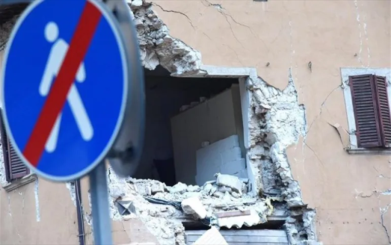 Ισχυρός σεισμός 6,6 Ρίχτερ στην κεντρική Ιταλία