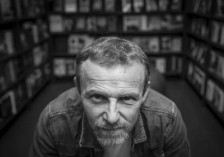 O περιπετειώδης, αντισυμβατικός Νορβηγός συγγραφέας Jo Nesbo έρχεται στη Στέγη 