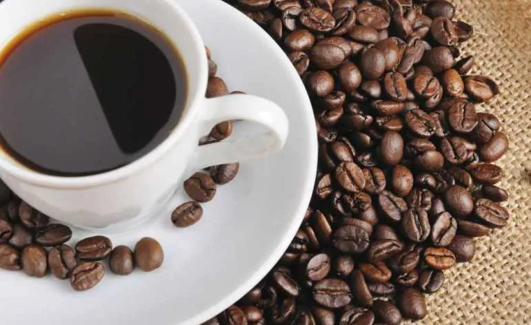Καφεΐνη: Σε ποιες τροφές «κρύβεται» εκτός από τον καφέ 