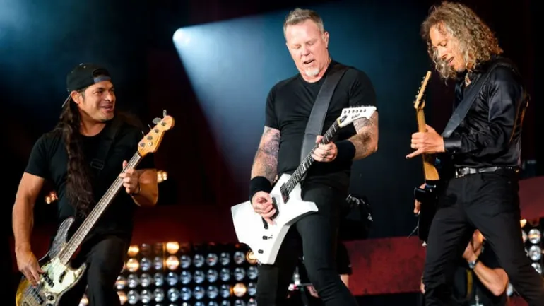 Οι Metallica τραγουδούν το Caruso/Volare στην Ιταλία, Scorpions/Accept στην Γερμανία κα.