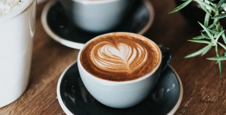 Καφές: 5 συστατικά που τον κάνουν πιο υγιεινό   