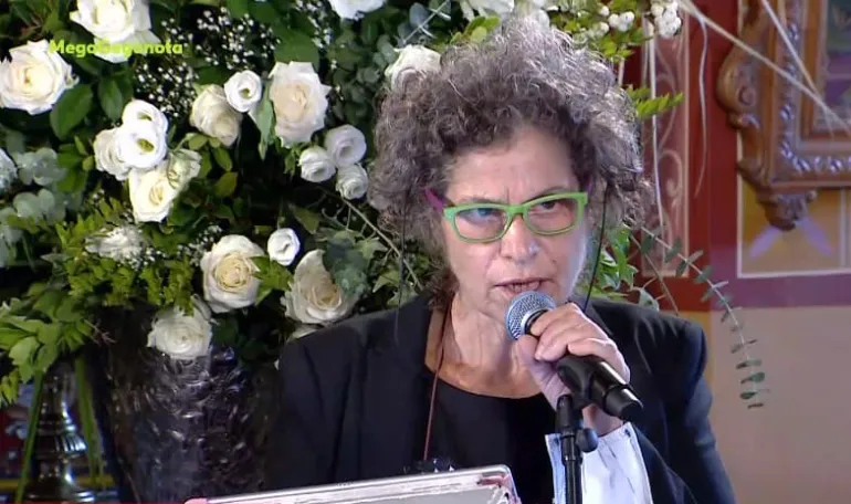 Η Μαργαρίτα Θεοδωράκη τραγούδησε το 'Παλικάρι' στην ταφή του πατέρα της
