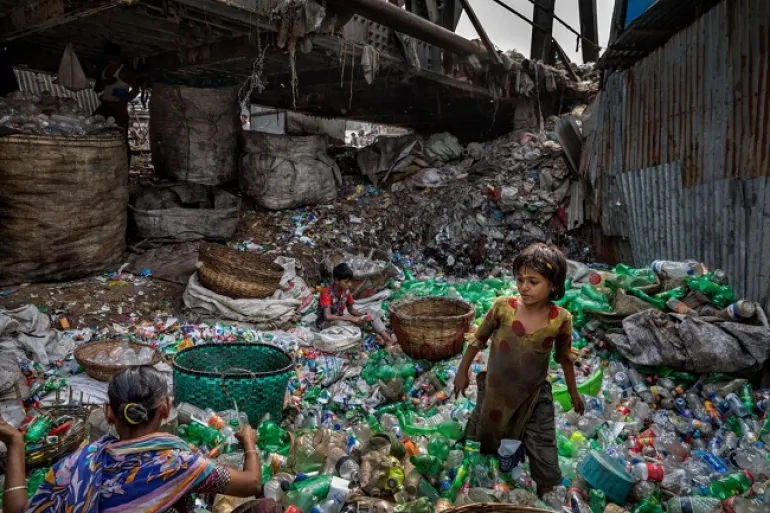 Τι μέτρα προτείνει ο ΟΗΕ για τις πλαστικές σακούλες που πνίγουν τον πλανήτη