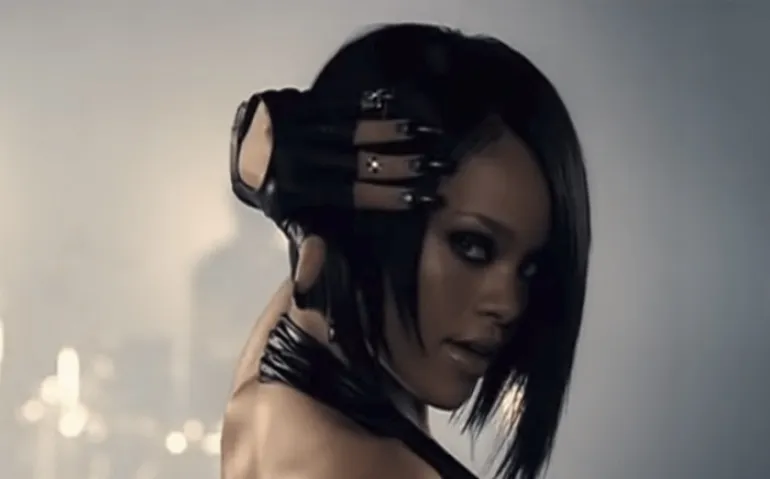 2007 Αρχίζει η κυριαρχία γυναικών όπως η Rihanna 