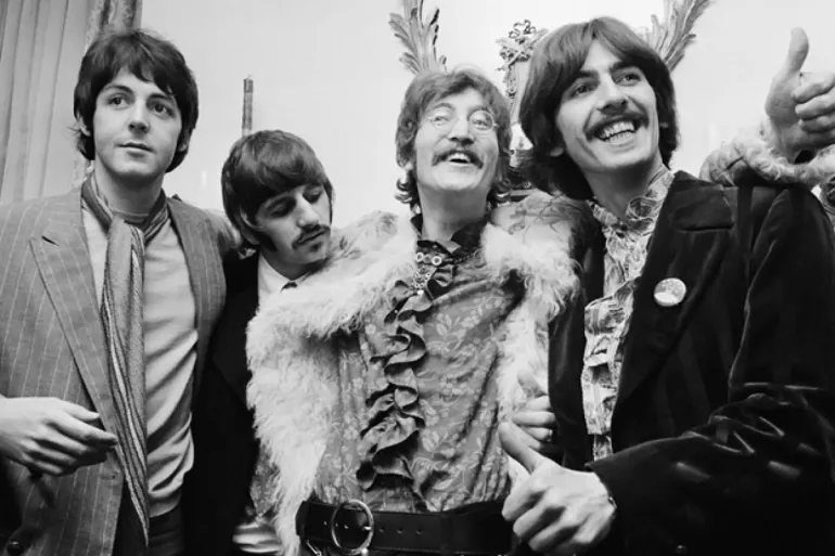 Ποτέ δεν είναι αργά να πέσεις απ' τα σύννεφα, κλεμμένο το riff του I Feel Fine των Beatles
