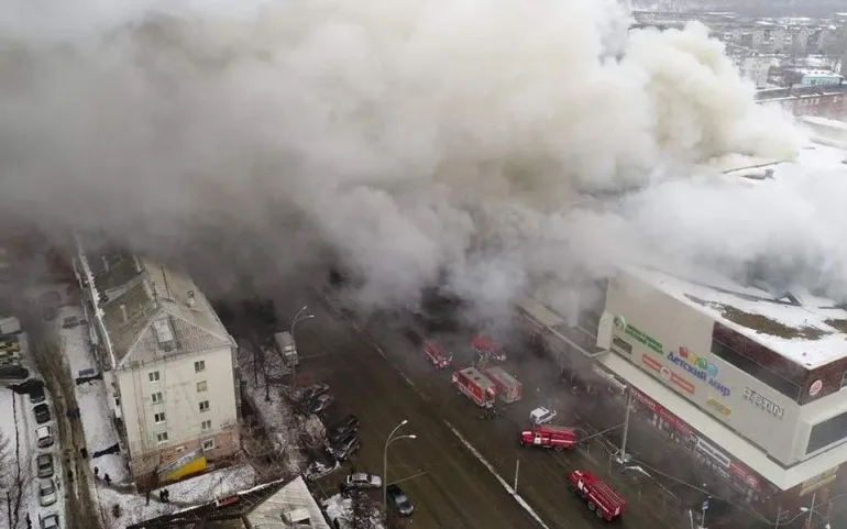 Ρωσία: Τραγωδία με 64 νεκρούς από πυρκαγιά σε εμπορικό κέντρο - Αγνοούνται 41 παιδιά