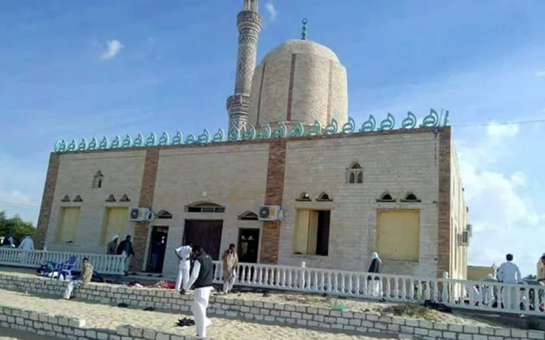 Φρίκη. Τουλάχιστον 200 νεκροί μετά από έκρηξη σε τέμενος στο βόρειο Σινά