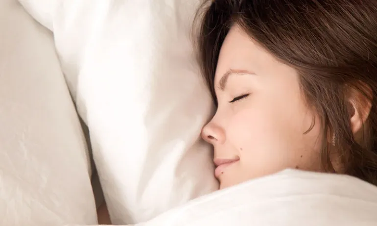 Τα θρεπτικά συστατικά που βελτιώνουν τον ύπνο και από πού θα τα λάβετε