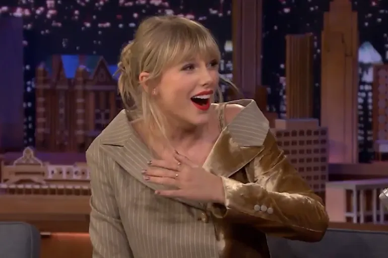 H Taylor Swift τραγουδά στο SNL