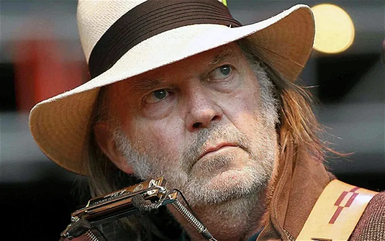 O Neil Young μιλάει για όλα στον Howard Stern