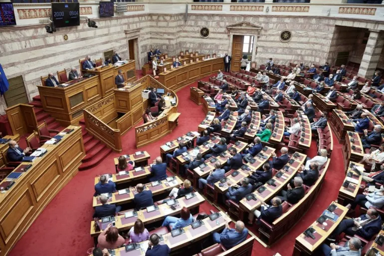 Με τις 158 ψήφους της ΝΔ υπερψηφίστηκε το εργασιακό νομοσχέδιο